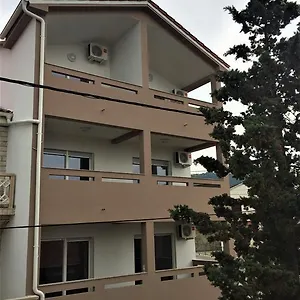 Apartman Orhideja, Rab Town